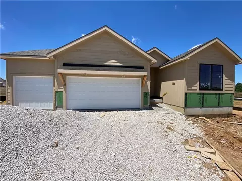 19324 Mahaffie St, Spring Hill, KS 66083