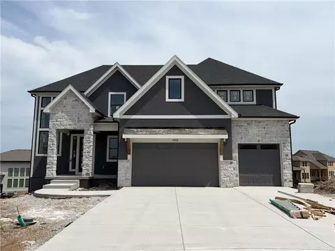 17183 S Laurelwood St, Olathe, KS 66062