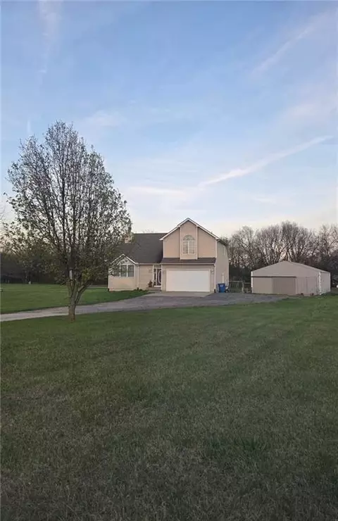 30109 E 222nd Ct, Pleasant Hill, MO 64080