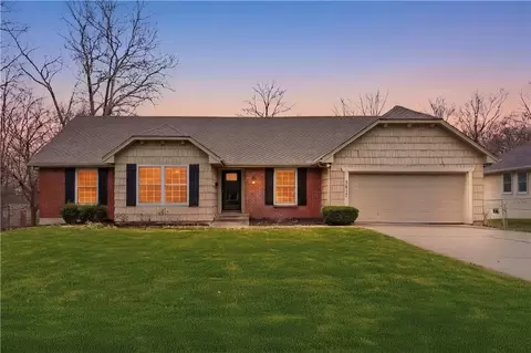 5617 W 86th Ter, Overland Park, KS 66207