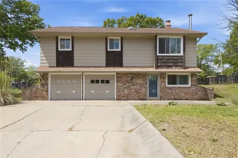 204 Topeka Ave, Leavenworth, KS 66048