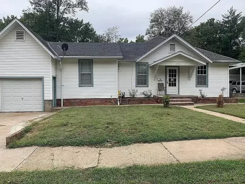 2306 Circle Dr, Saint Joseph, MO 64505