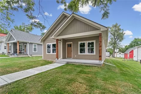 314 W 4th St, Cameron, MO 64429 photo 3