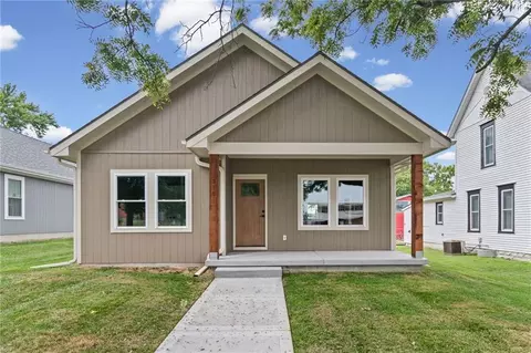 314 W 4th St, Cameron, MO 64429 photo 1