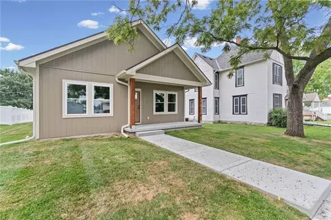 314 W 4th St, Cameron, MO 64429 photo 2