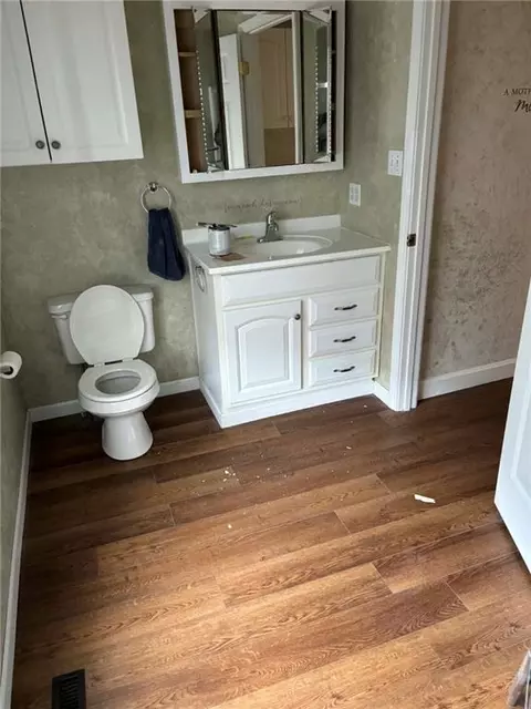 Bath - 310 Berry St, Conception Junction, MO 64434 photo 2 of 2