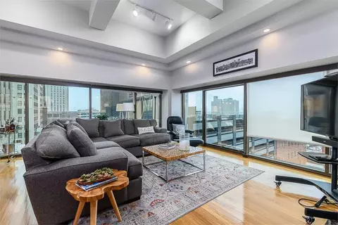 1101 Walnut St #1009, Kansas City, MO 64105