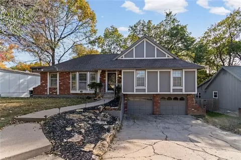523 Lancelot Dr, Liberty, MO 64068
