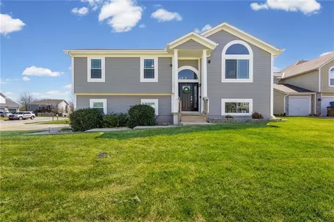 715 Madison Creek Ct, Raymore, MO 64083