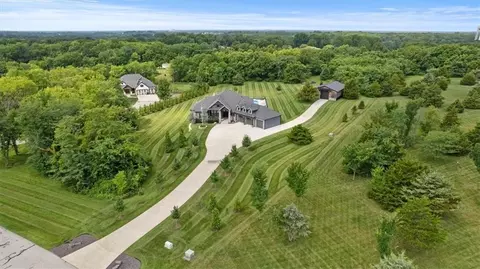 30310 Woodland Dr, Pleasant Hill, MO 64080