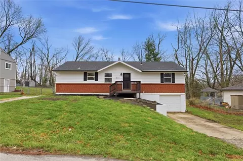 5517 NE 62nd St, Kansas City, MO 64119