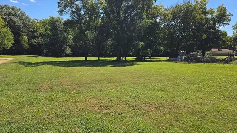 1120 Ruby St, Carrollton, MO 64633 photo 2