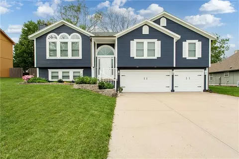 4432 SW Rivulet Dr, Lees Summit, MO 64082
