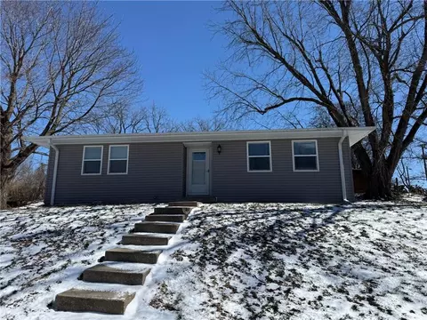 200 S Harrison St, Oregon, MO 64473