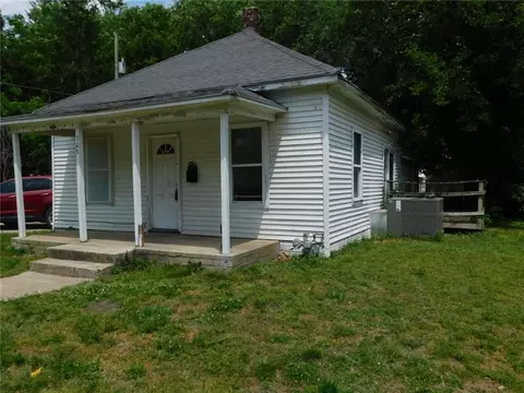 305 E Forest St, Pittsburg, KS 66762 photo 2