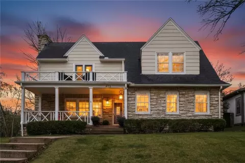 425 W 49th Ter, Kansas City, MO 64112