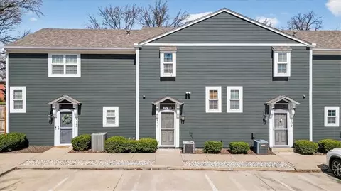 911 W 41st Pl #911, Kansas City, MO 64111