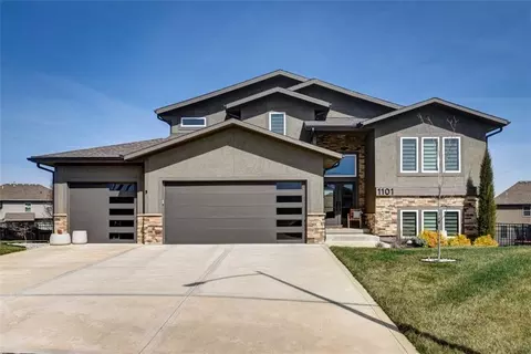 1101 SW Brookside Ct, Lees Summit, MO 64064