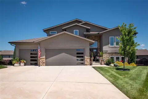 1101 SW Brookside Ct, Lees Summit, MO 64064