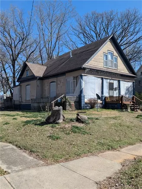 403 S Adams St, Nevada, MO 64772