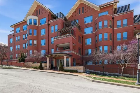 4900 Central Apt 305 St, Kansas City, MO 64112