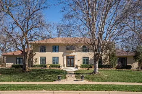 4412 Nicklaus Dr, Lawrence, KS 66047