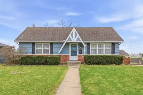 407 SW Glendana St, Lees Summit, MO 64081