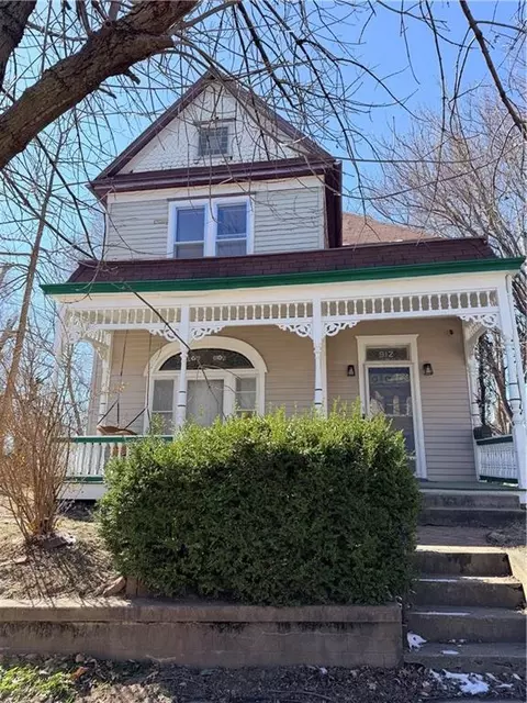 912 S 14th St, Saint Joseph, MO 64503