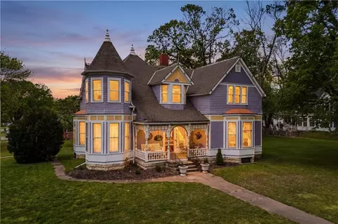 303 N 8th St, Fredonia, KS 66736