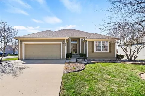 803 NW Redbud Dr, Grain Valley, MO 64029