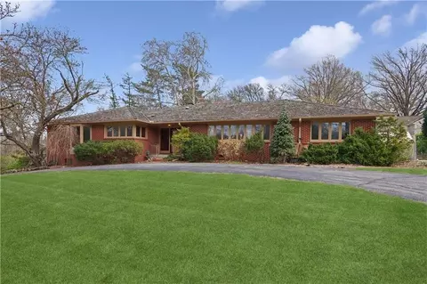 5611 Cherokee Cir, Fairway, KS 66205