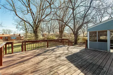 Exterior - 9616 E 26th St S, Independence, MO 64052 photo 5 of 7