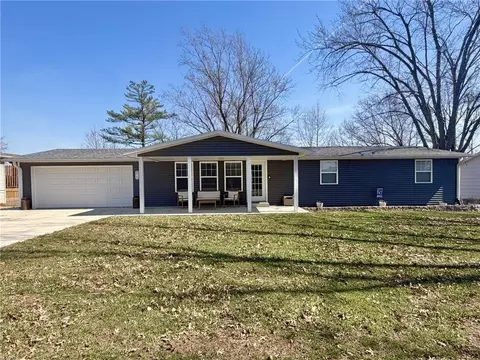 810 Town And Country Ln, Trenton, MO 64683