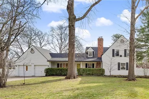 6915 Reeds Rd, Prairie Village, KS 66208