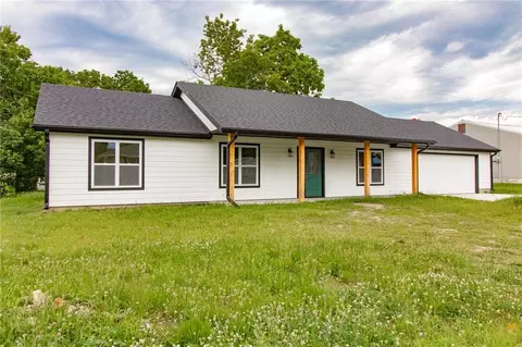 206 W 4th St, Holden, MO 64040