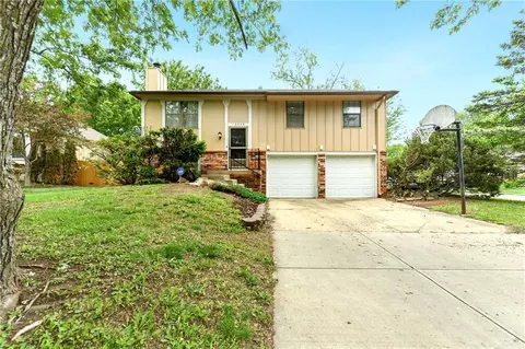 12939 S Raintree Dr, Olathe, KS 66062