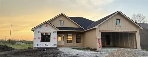 803 Timberline Dr, Cameron, MO 64429