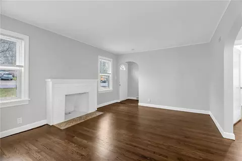 Living - 9614 E 32nd S St, Independence, MO 64052 photo 3 of 5