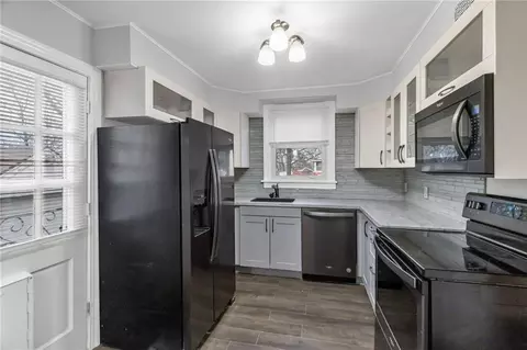 Kitchen - 9614 E 32nd S St, Independence, MO 64052 photo 1 of 2