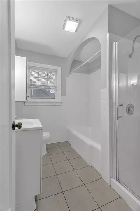 Bath - 9614 E 32nd S St, Independence, MO 64052 photo 2 of 3