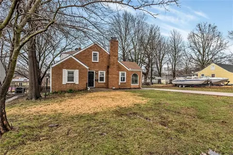 Exterior - 9614 E 32nd S St, Independence, MO 64052 photo 2 of 6