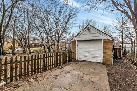 Exterior - 9614 E 32nd S St, Independence, MO 64052 photo 4 of 6