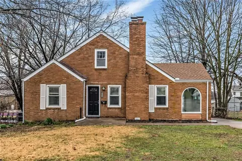 9614 E 32nd S St, Independence, MO 64052