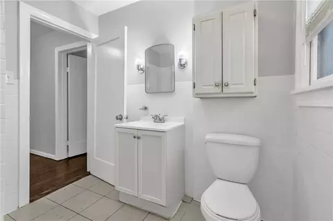 Bath - 9614 E 32nd S St, Independence, MO 64052 photo 3 of 3