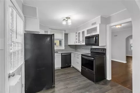 Kitchen - 9614 E 32nd S St, Independence, MO 64052 photo 2 of 2