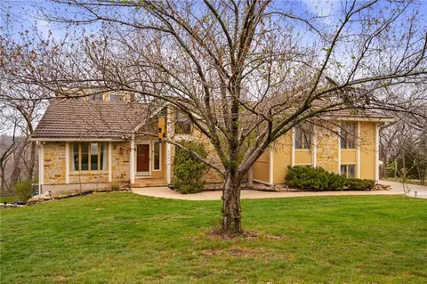 20414 Crickett Ln, Lenexa, KS 66220