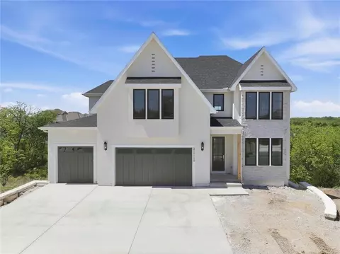21710 W 80th Ter, Shawnee, KS 66220