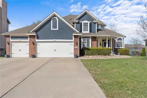 1008 SW Whistle Dr, Lees Summit, MO 64082