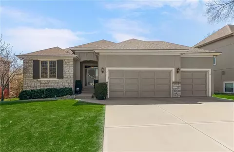 2301 W Piatt Ln, Olathe, KS 66061