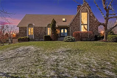 16930 Grandview St, Overland Park, KS 66085